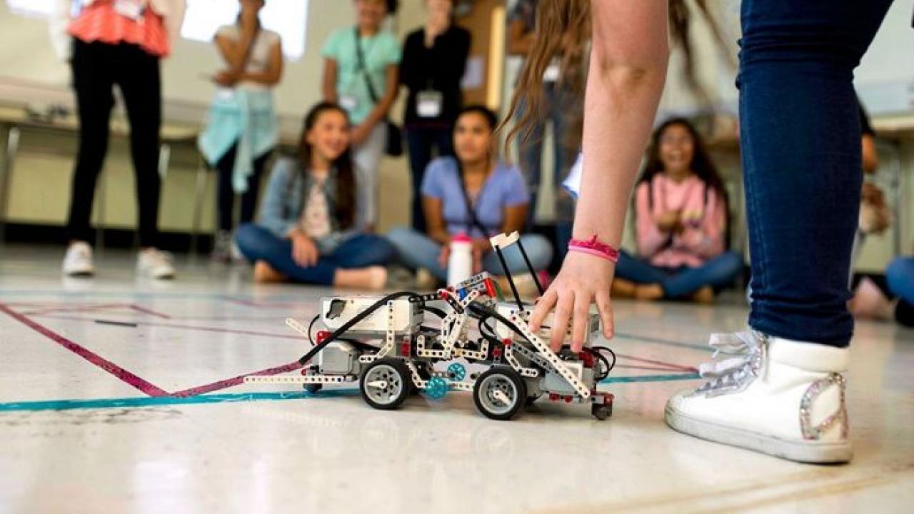Photo Credit: Zhifend Han, UIW Minigems 2018 STEM Camp